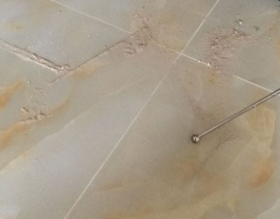 连云港瓷砖空鼓维修公司分享粘合剂选择不当在瓷砖铺贴过程中可能导致以下问题